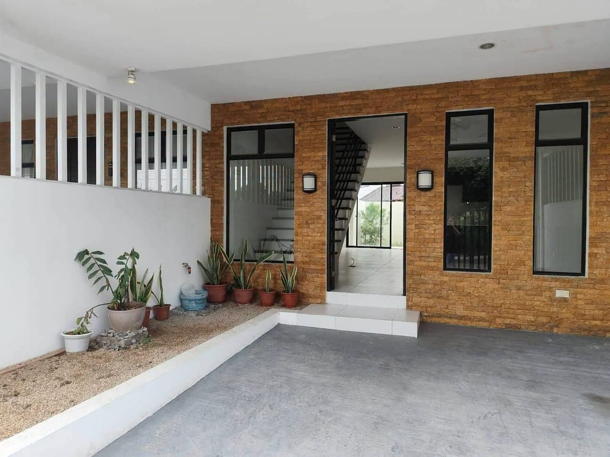 🏡 FOR RENT – Brand New Semi-Furnished House & Lot - photo 2