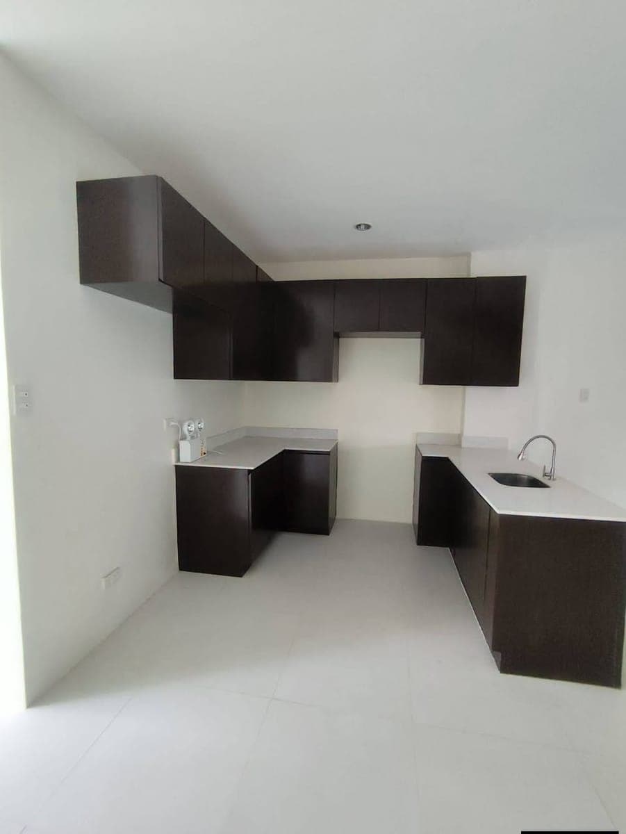 🏡 FOR RENT – Brand New Semi-Furnished House & Lot - photo 3