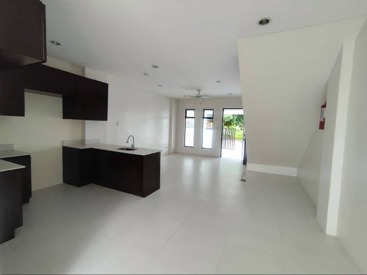 🏡 FOR RENT – Brand New Semi-Furnished House & Lot - photo 4