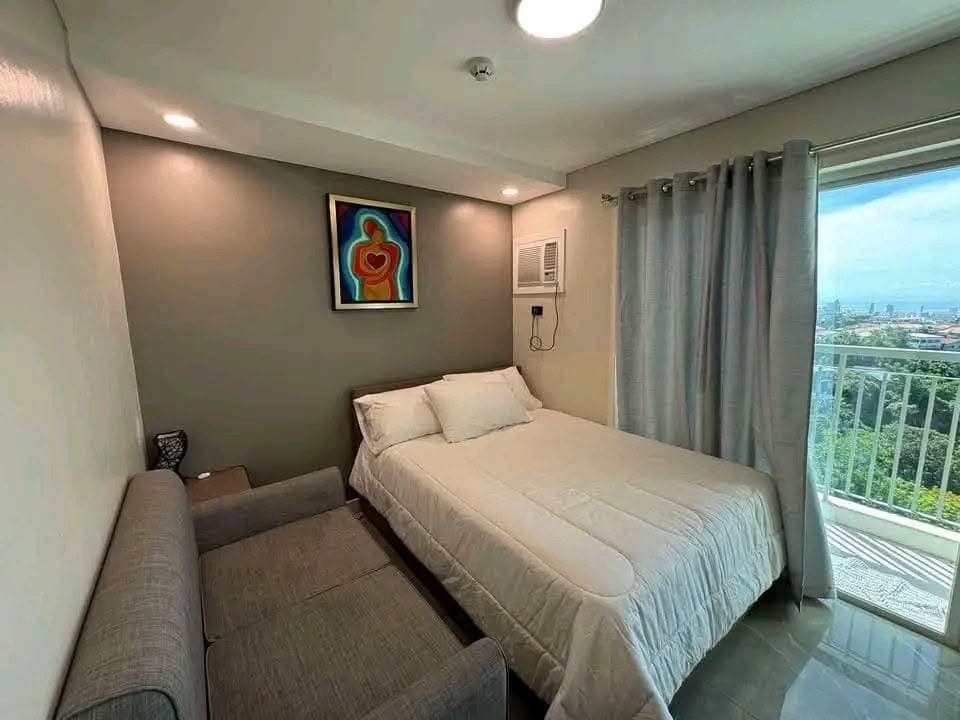 Available - photo 1