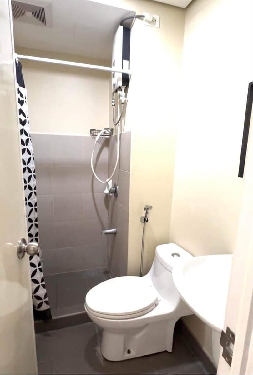 Semi-furnished Condo for Rent Cebu City IT Park - photo 3
