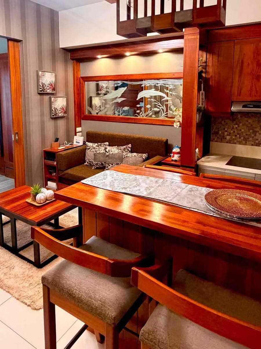 🏡 𝐅𝐎𝐑 𝐑𝐄𝐍𝐓: FULLY FURNISHED 1BR CONDO WITH BALCONY + PARKING - photo 2