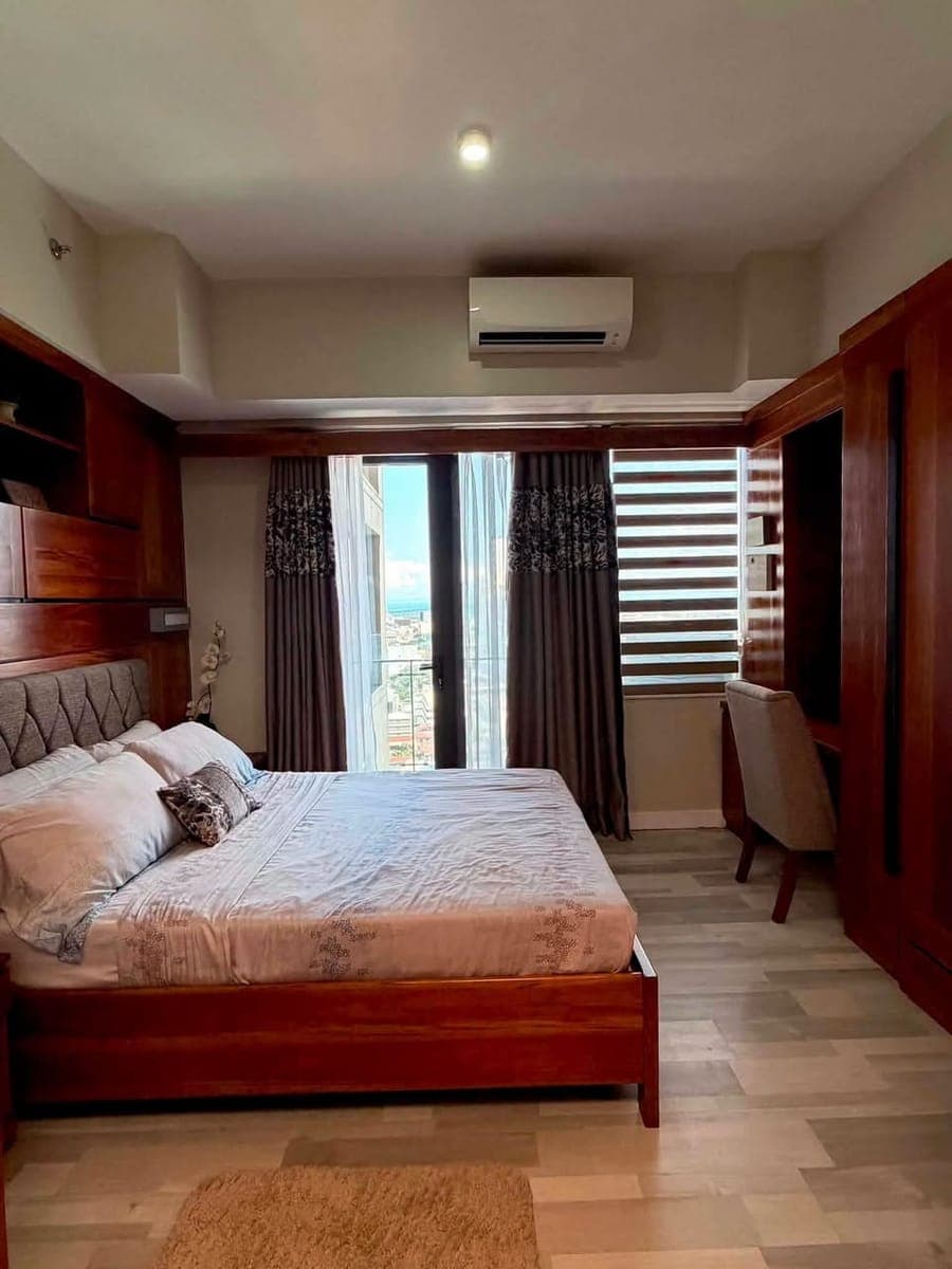 🏡 𝐅𝐎𝐑 𝐑𝐄𝐍𝐓: FULLY FURNISHED 1BR CONDO WITH BALCONY + PARKING - photo 3