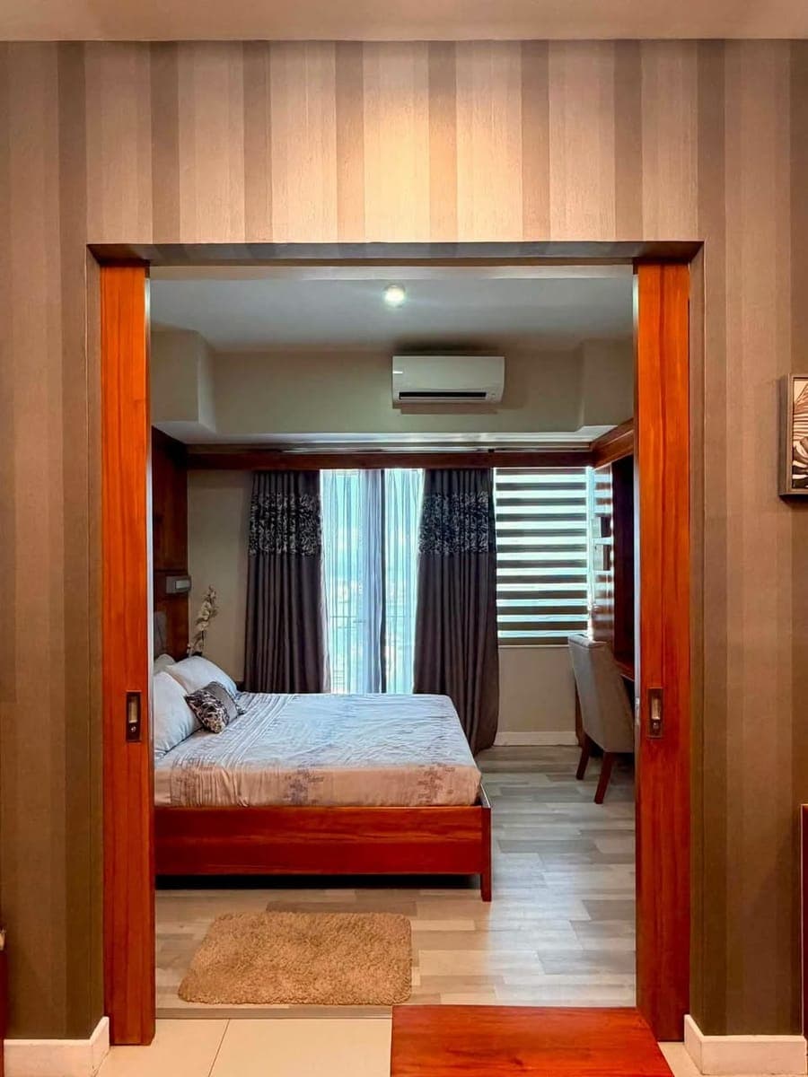 🏡 𝐅𝐎𝐑 𝐑𝐄𝐍𝐓: FULLY FURNISHED 1BR CONDO WITH BALCONY + PARKING - photo 5