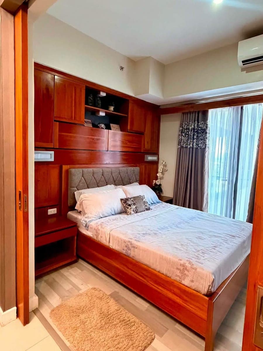 🏡 𝐅𝐎𝐑 𝐑𝐄𝐍𝐓: FULLY FURNISHED 1BR CONDO WITH BALCONY + PARKING - photo 2