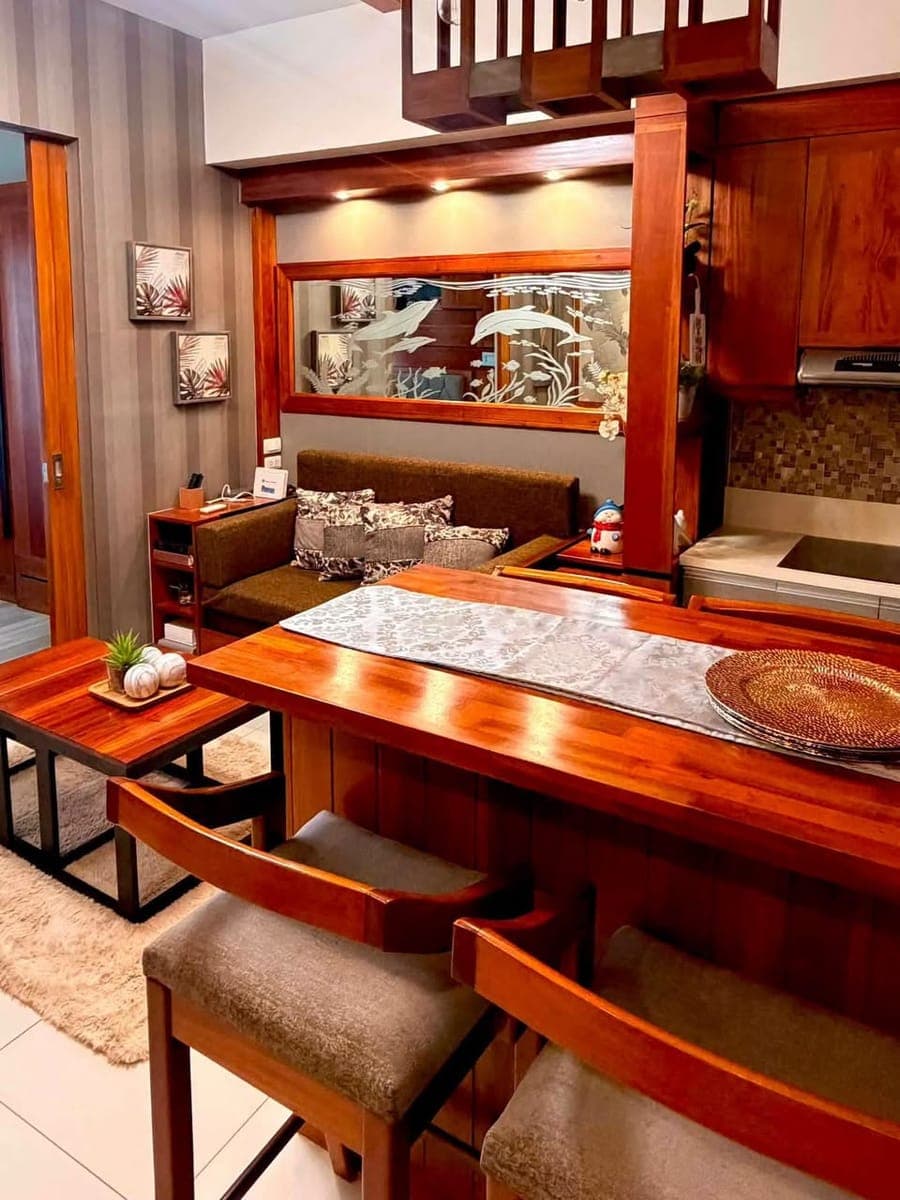 🏡 𝐅𝐎𝐑 𝐑𝐄𝐍𝐓: FULLY FURNISHED 1BR CONDO WITH BALCONY + PARKING - photo 3