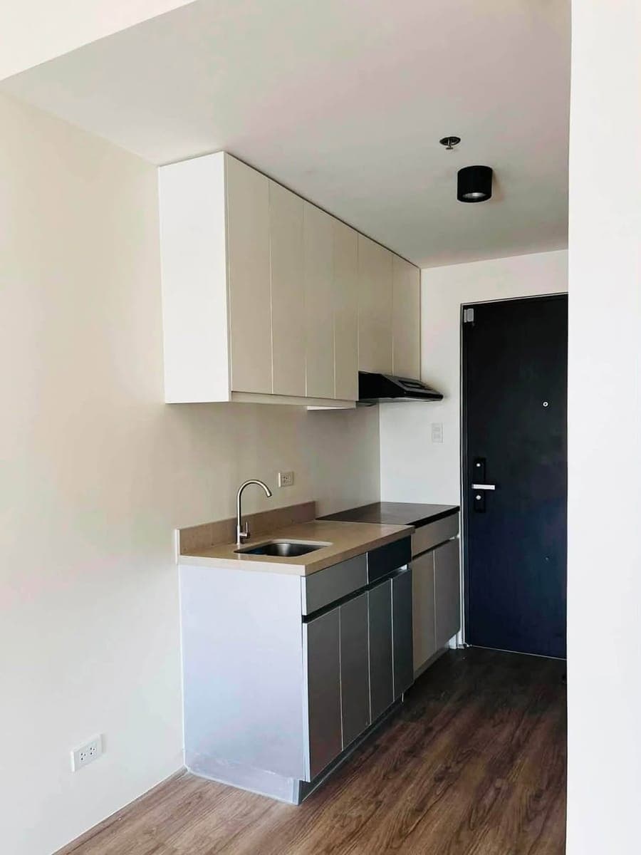 FOR LEASE: Unfurnished Studio Near Cebu IT Park - photo 2