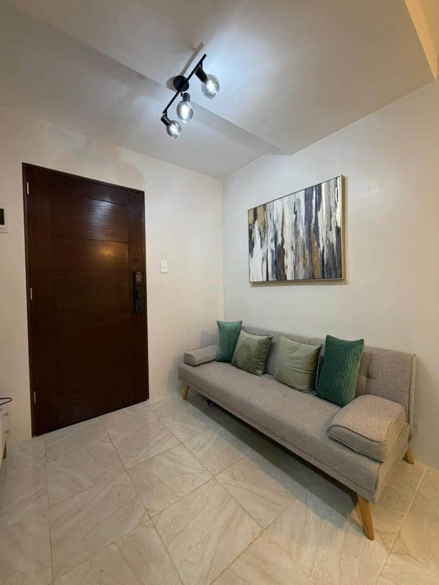 🏡 2-Bedroom Fully Furnished Condo for Rent - photo 3