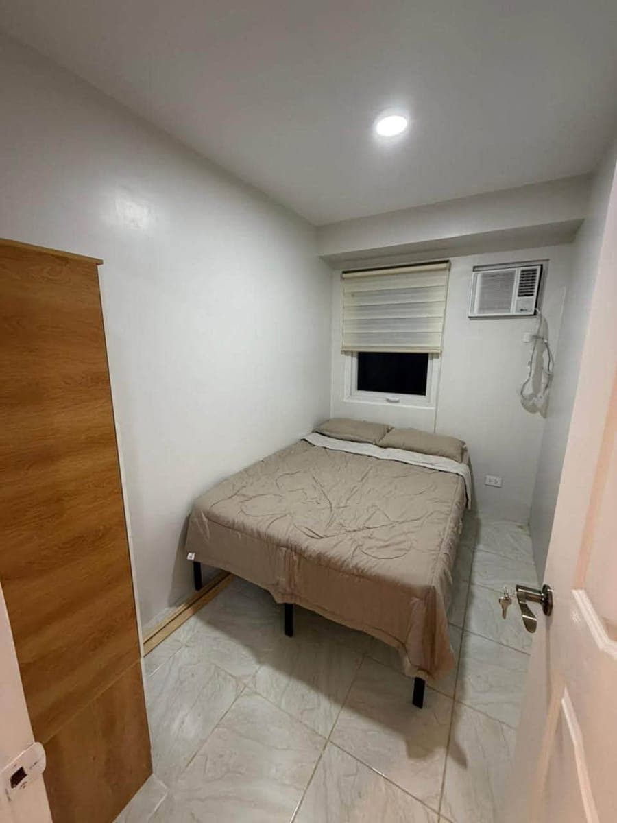 🏡 2-Bedroom Fully Furnished Condo for Rent - photo 4