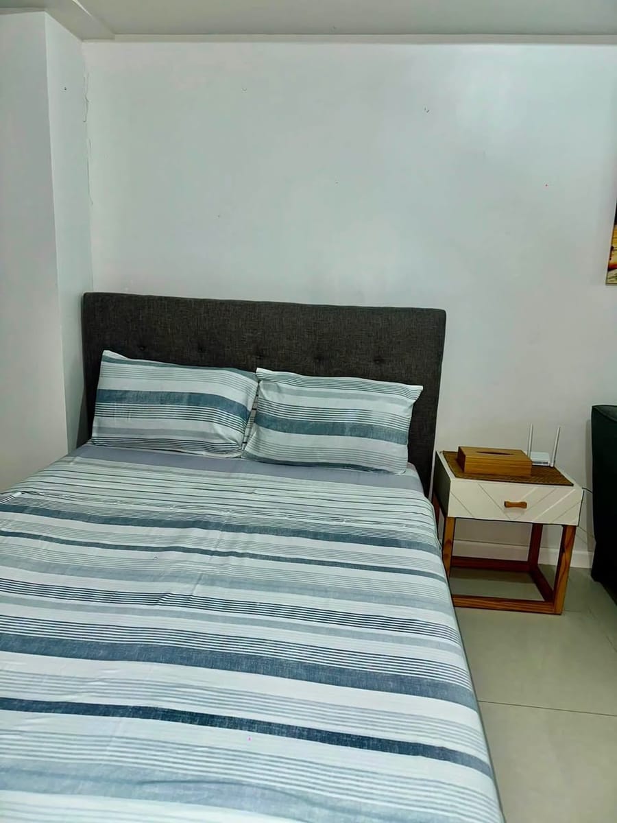 Studio Unit for Rent at Mandani Bay – ₱25,000/month including condo dues - photo 3