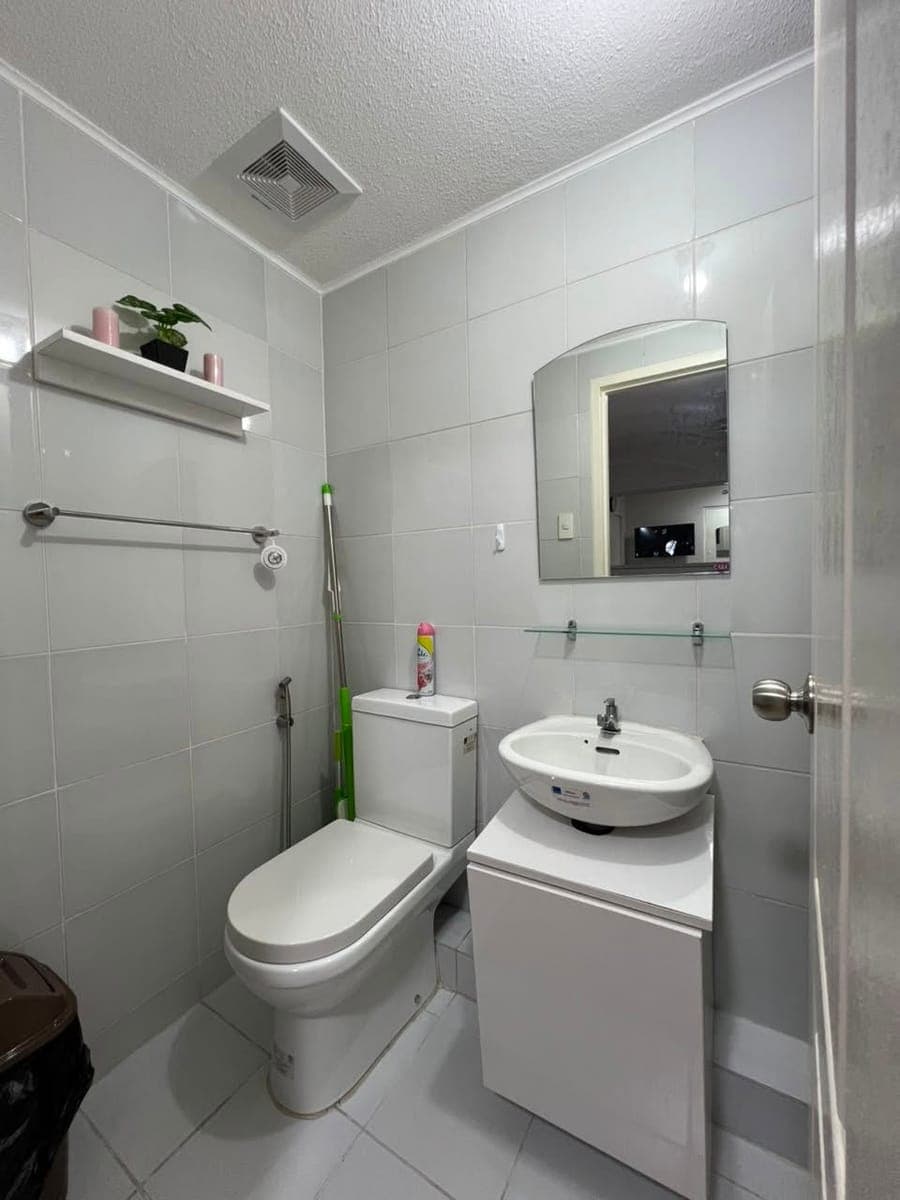 Fully furnished 2-bedroom condo at San Remo Oasis, SRP, Cebu City. Enjoy a bright open living area w... - photo 5