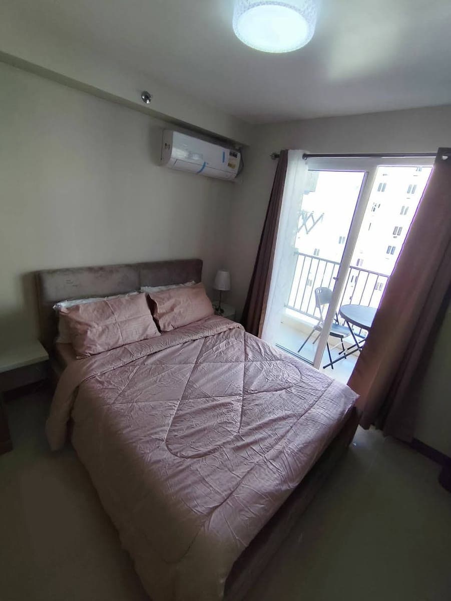 For Rent Studio unit with balcony - photo 1