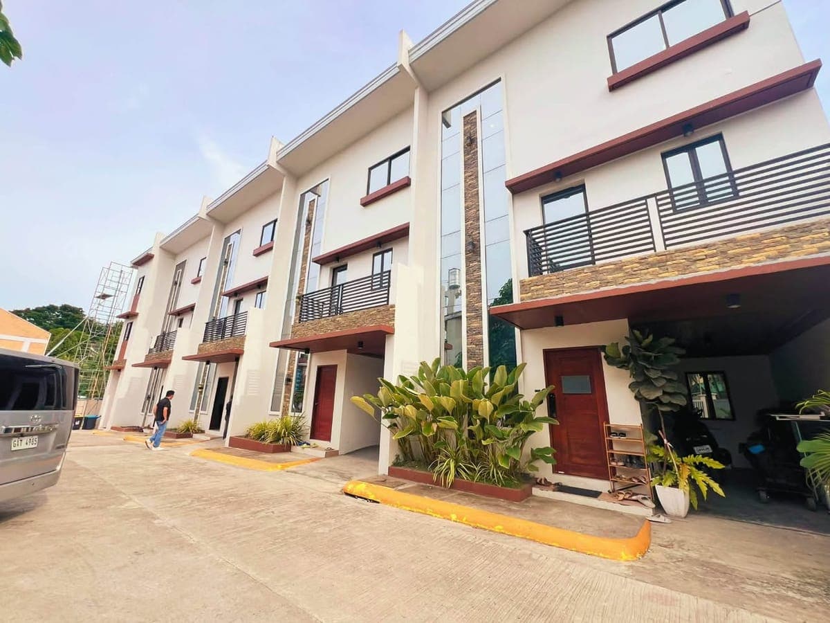 📌 FOR RENT 𝟑-𝐒𝐭𝐨𝐫𝐞𝐲 𝐓𝐨𝐰𝐧𝐡𝐨𝐮𝐬𝐞 𝐟𝐨𝐫 𝐑𝐞𝐧𝐭 – 𝐌𝐚𝐡𝐨𝐠𝐚𝐧𝐲 𝐇𝐨𝐦𝐞𝐬, 𝐋𝐚𝐡... - photo 1