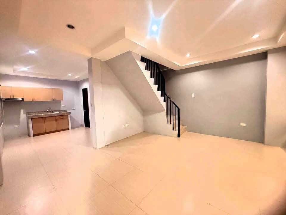 FOR RENT | SPACIOUS 2-STOREY APARTMENT UNIT - photo 1