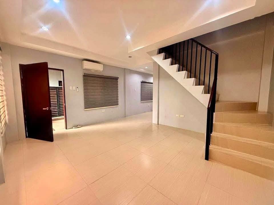 FOR RENT | SPACIOUS 2-STOREY APARTMENT UNIT - photo 4