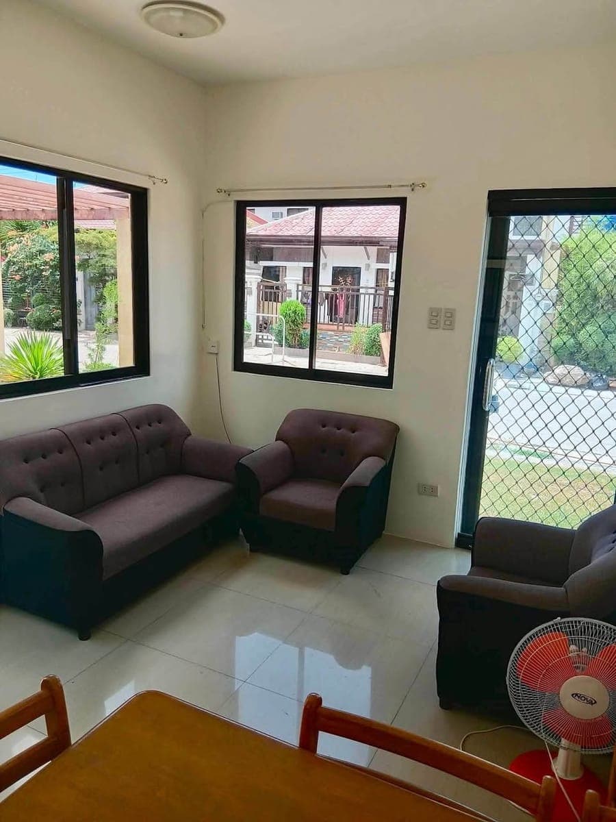 House for rent 🏠 Near Gaisano Minglanilla, schools 7-eleven, public market - photo 2