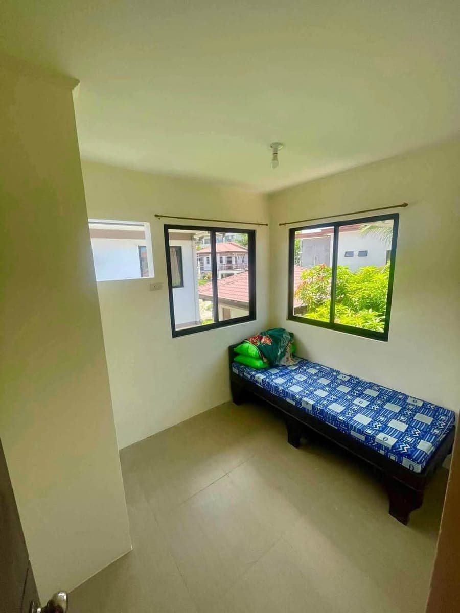 House for rent 🏠 Near Gaisano Minglanilla, schools 7-eleven, public market - photo 4