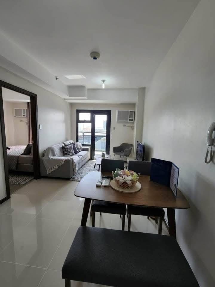 FOR RENT: Fully Furnished 1-Bedroom Condo with Balcony – Galleria Residences - photo 3