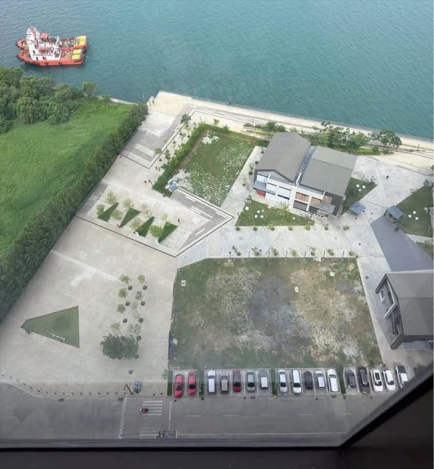 Mandani Bay Condo Unit - Studio Type - photo 1