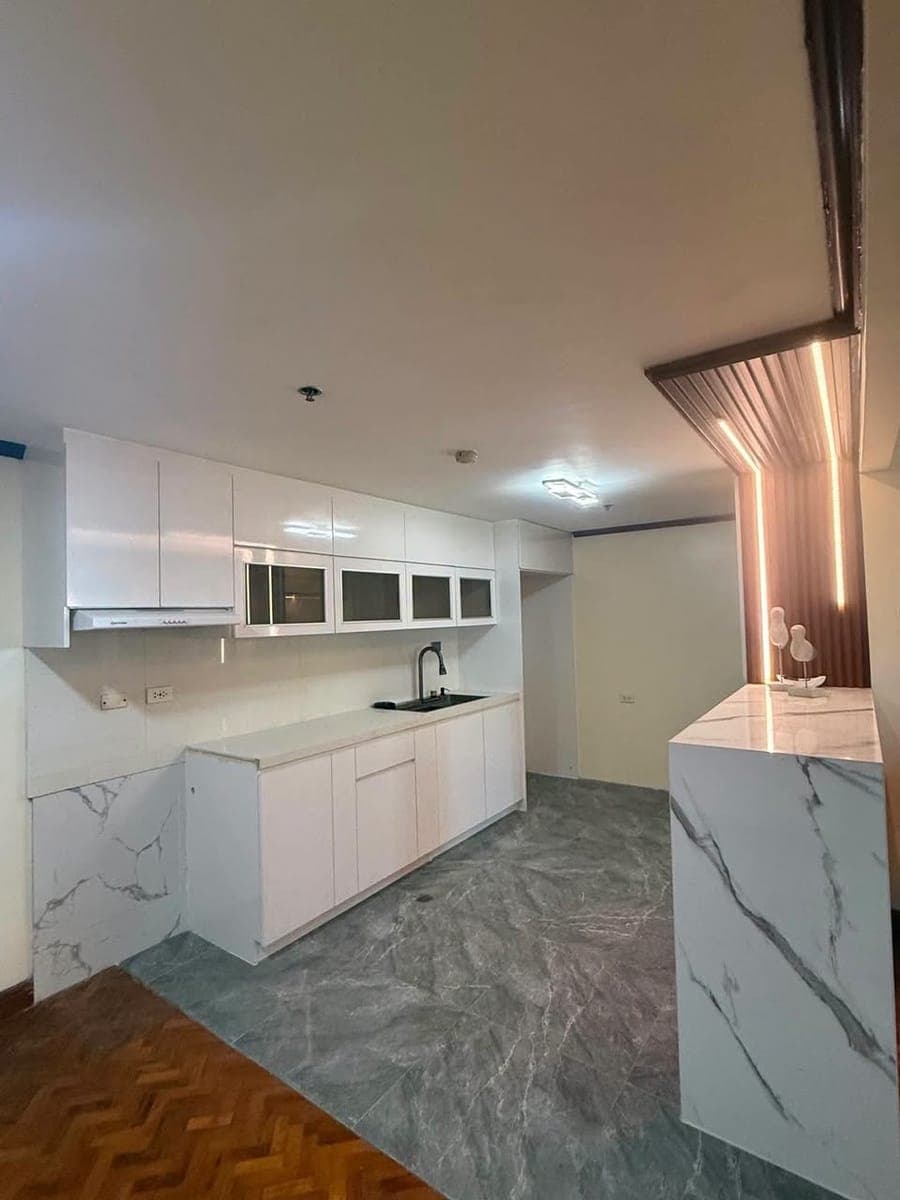 FOR RENT | PARK TOWER - photo 2