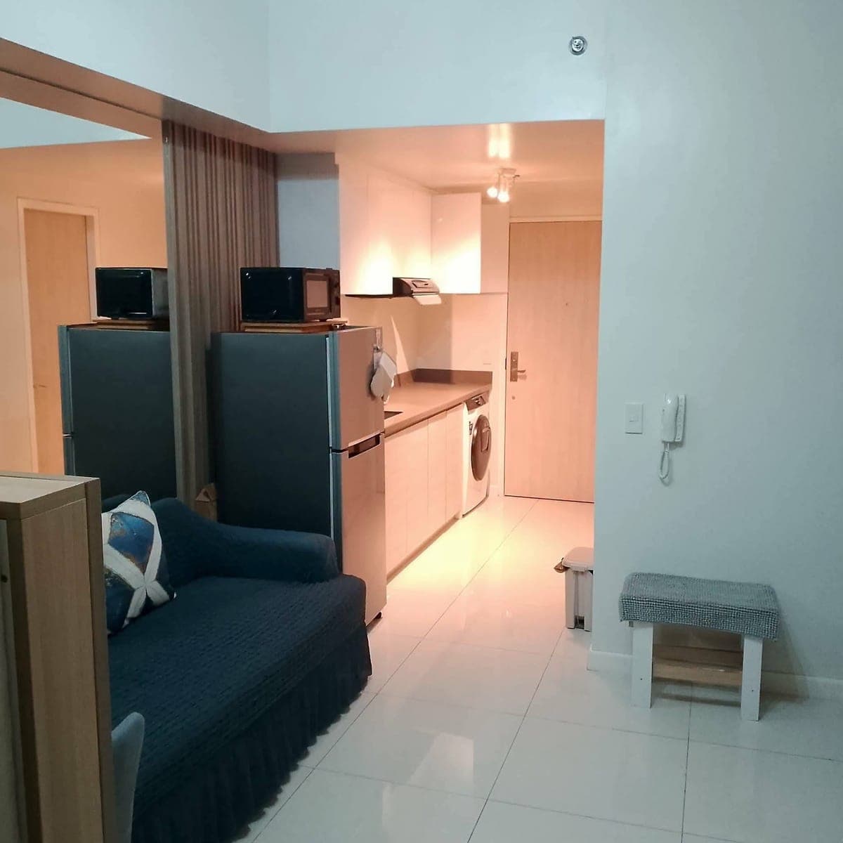 Studio Unit for Rent at Mandani Bay – ₱28,000/month (Condo Dues Included) - photo 1