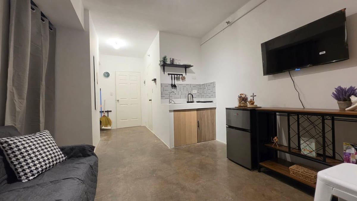 # FOR RENT – Fully Furnished Studio Retreat in the Heart of the City – Move-In Ready! 🏠✨ - photo 2