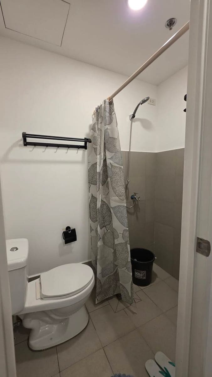 # FOR RENT – Fully Furnished Studio Retreat in the Heart of the City – Move-In Ready! 🏠✨ - photo 4
