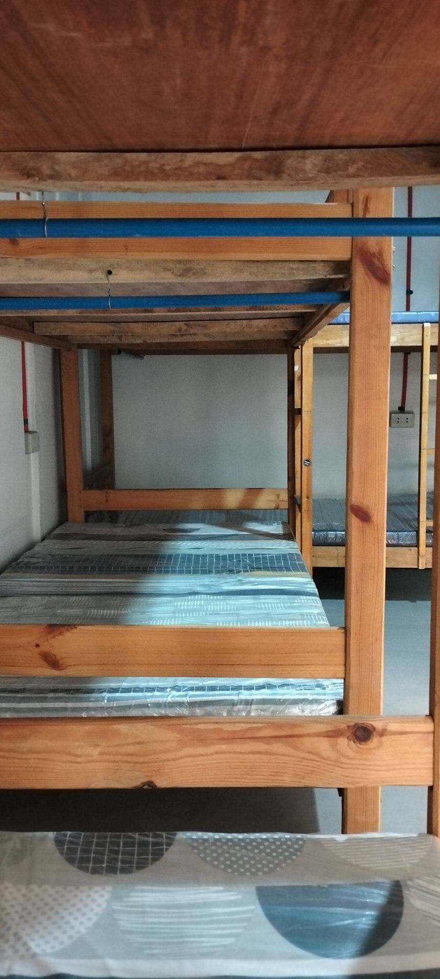 no Depo...1 month advance LNG move in na...included water electric...no curfew..bedspace available.. - photo 8