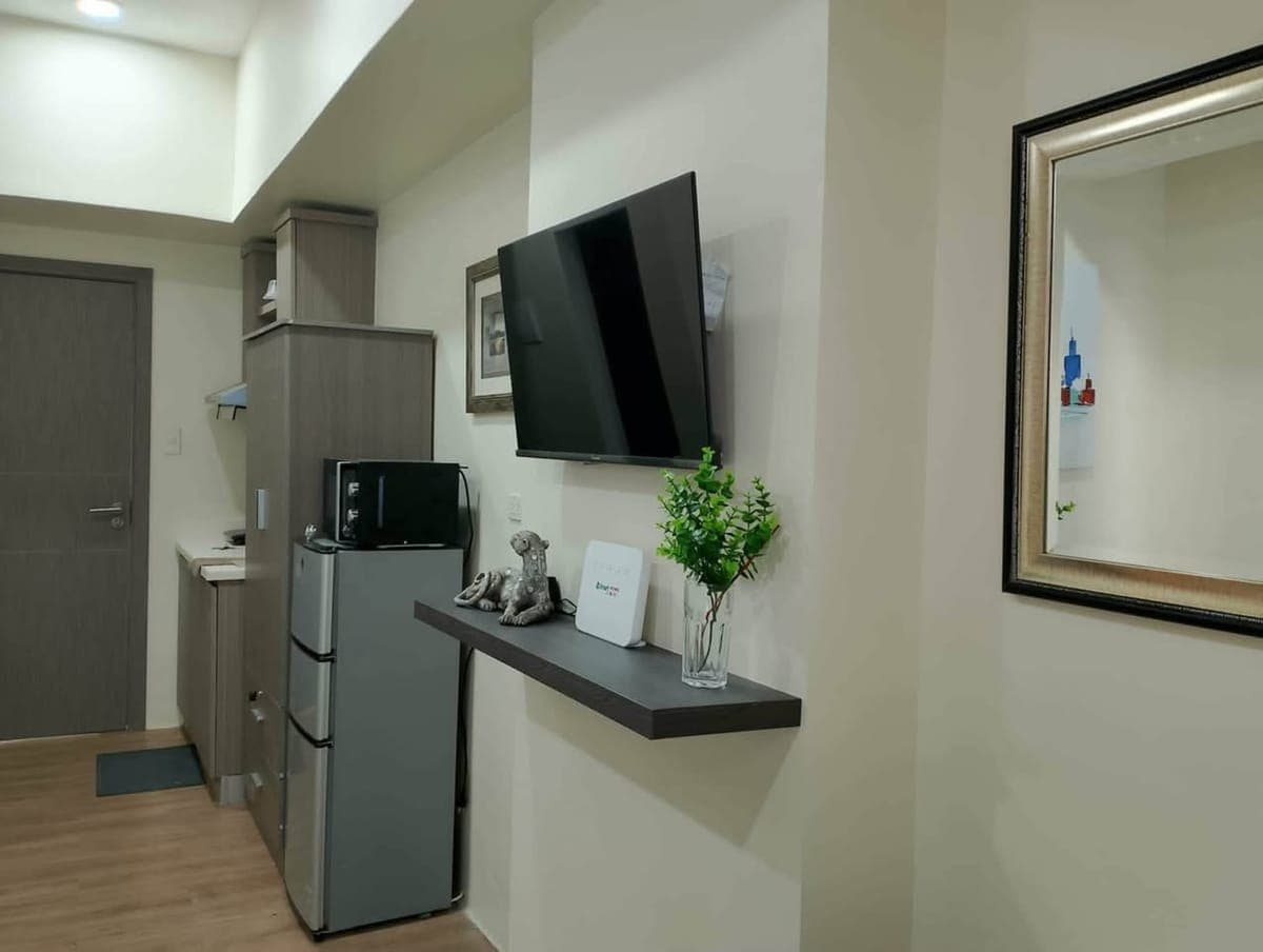 ✨ FOR RENT – Studio Unit with Balcony at Northwoods Residences ✨ - photo 2