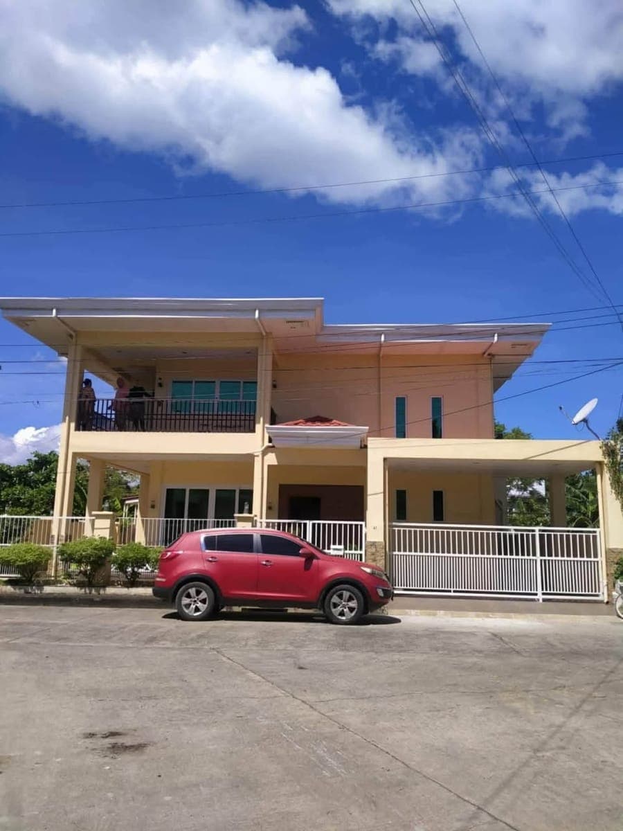 🏡 FOR RENT – Newly Renovated Big House - photo 1