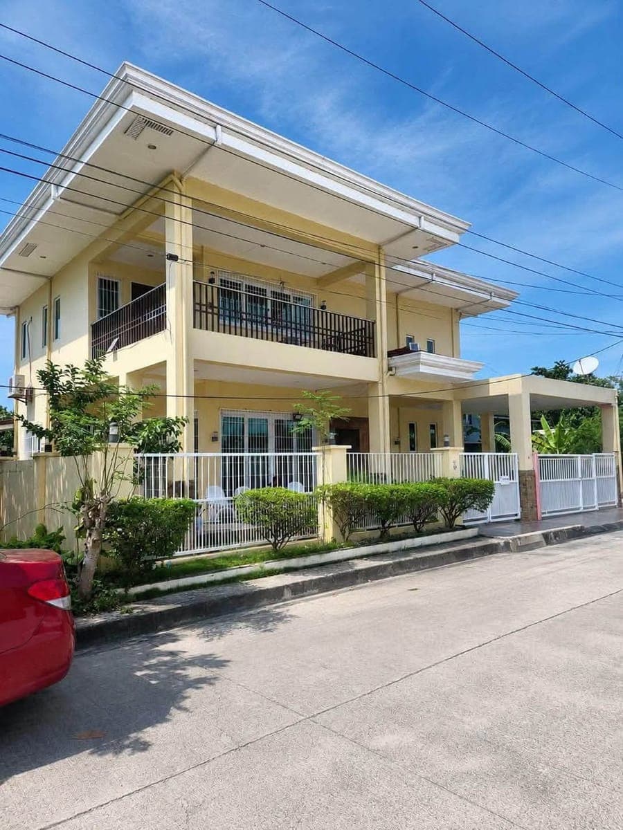 🏡 FOR RENT – Newly Renovated Big House - photo 1
