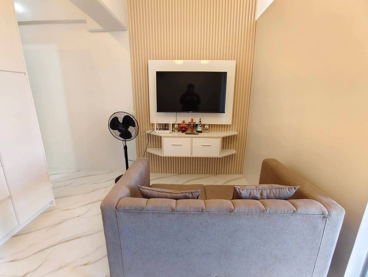 For Rent: 1 Bedroom Condo with Balcony in Royal Oceancrest Mactan - photo 3