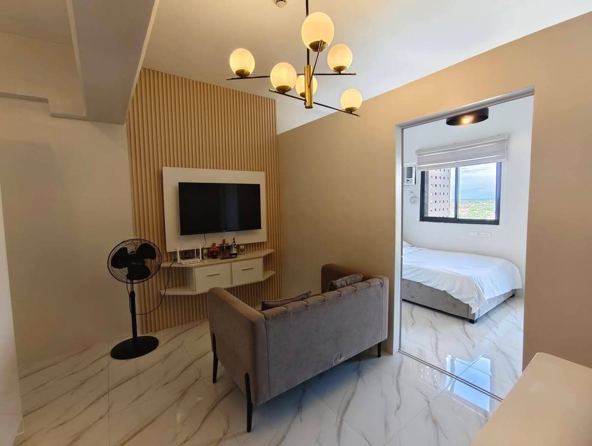 For Rent: 1 Bedroom Condo with Balcony in Royal Oceancrest Mactan - photo 4