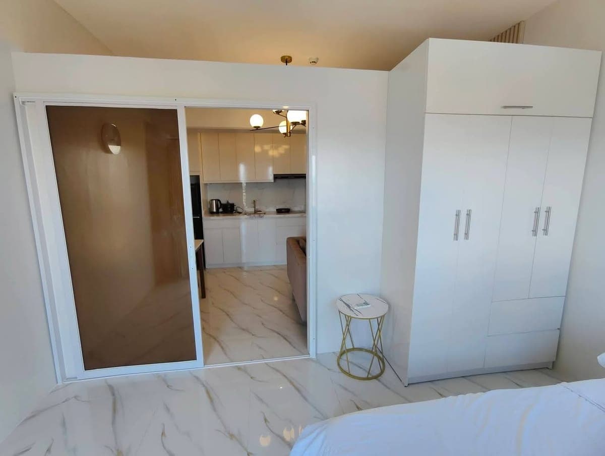 For Rent: 1 Bedroom Condo with Balcony in Royal Oceancrest Mactan - photo 5