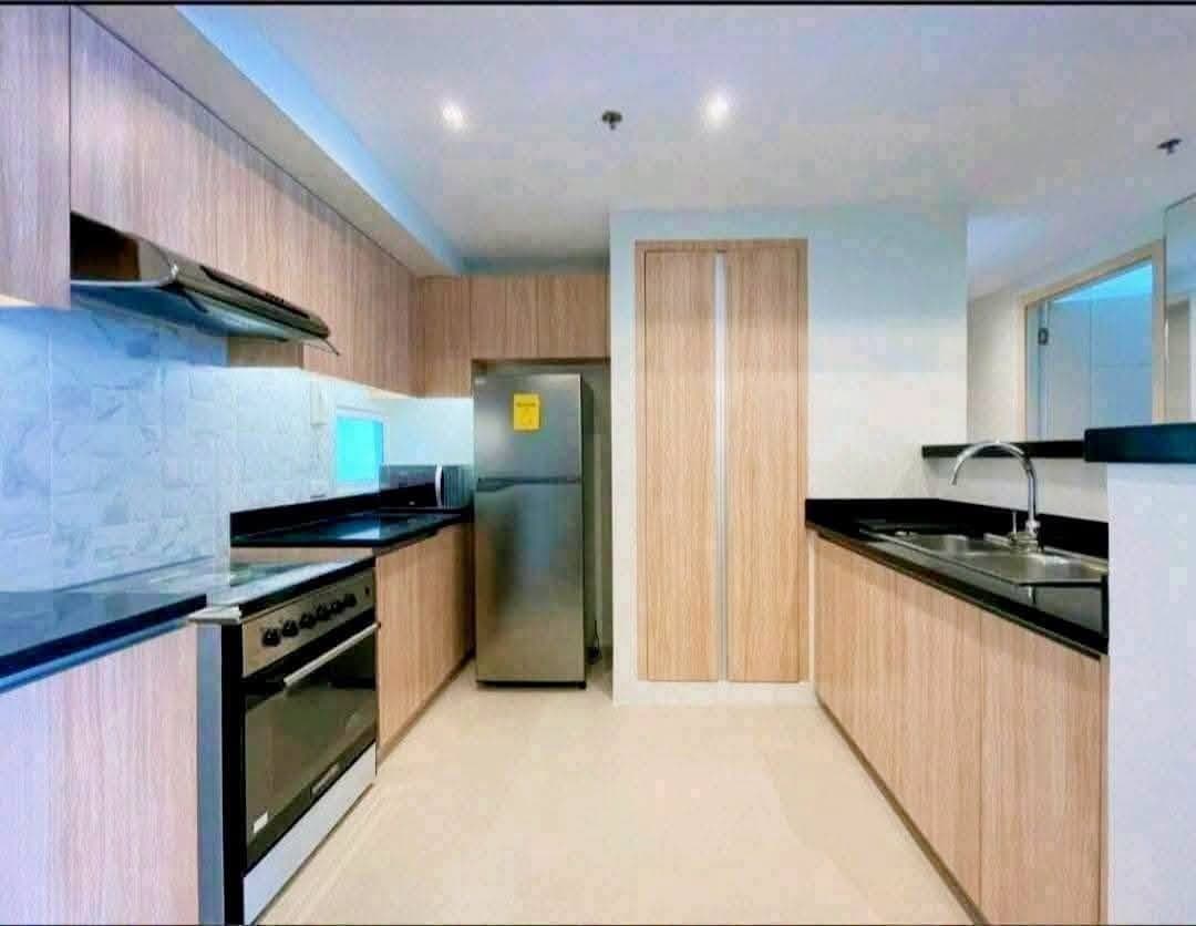 For Rent 2 Bedroom Furnished Condo in Solinea Tower 3 w/ Parking - photo 5