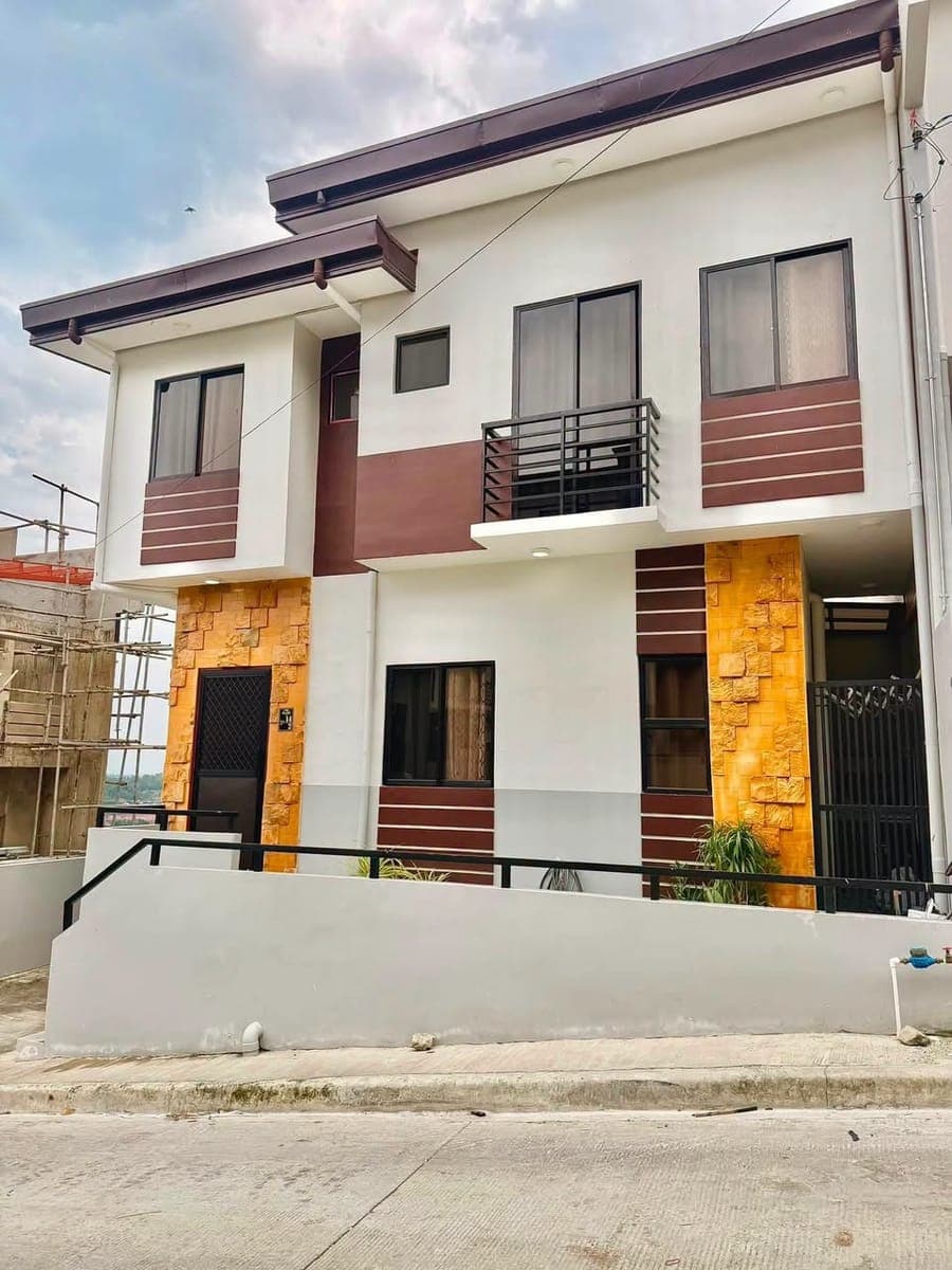 🏡 FOR RENT | Fully Furnished House & Lot - photo 1