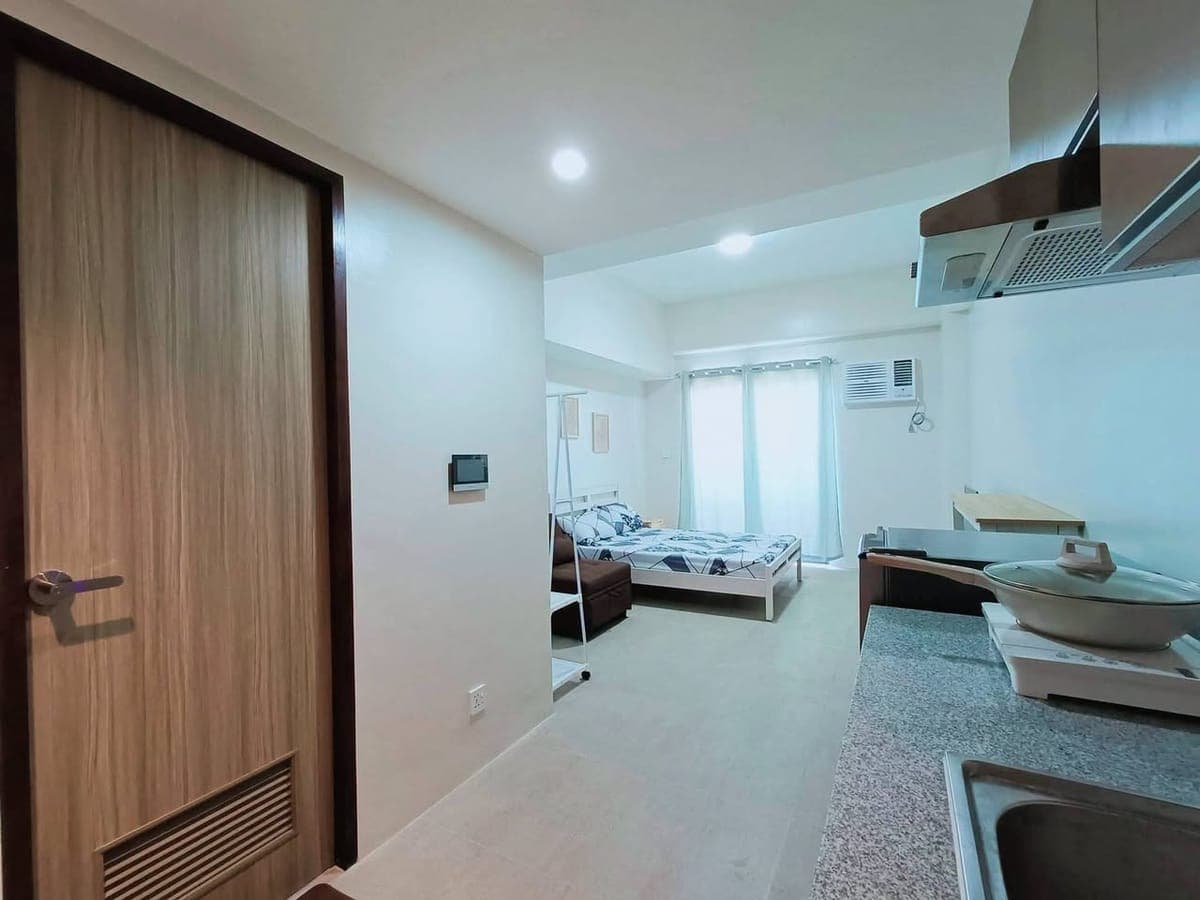 STUDIO Unit in BE Residences, Lahug, Cebu City (W/ INTERNET & BALCONY) - photo 2