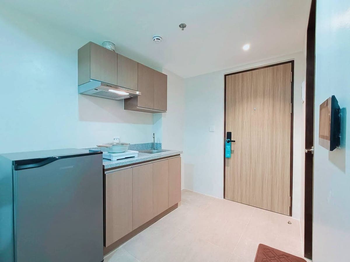 STUDIO Unit in BE Residences, Lahug, Cebu City (W/ INTERNET & BALCONY) - photo 5