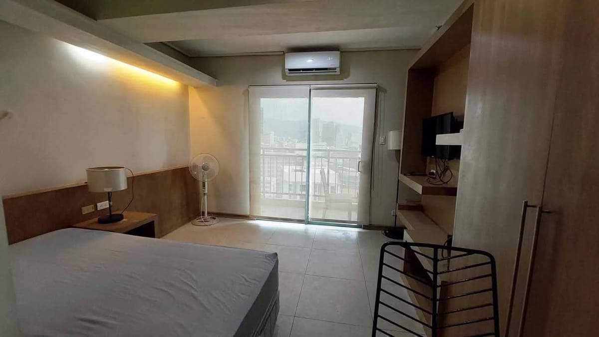 FOR RENT – Fully Furnished Studio Unit With Balcony - photo 1