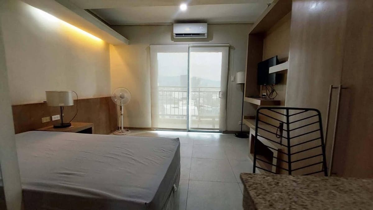 FOR RENT – Fully Furnished Studio Unit With Balcony - photo 2