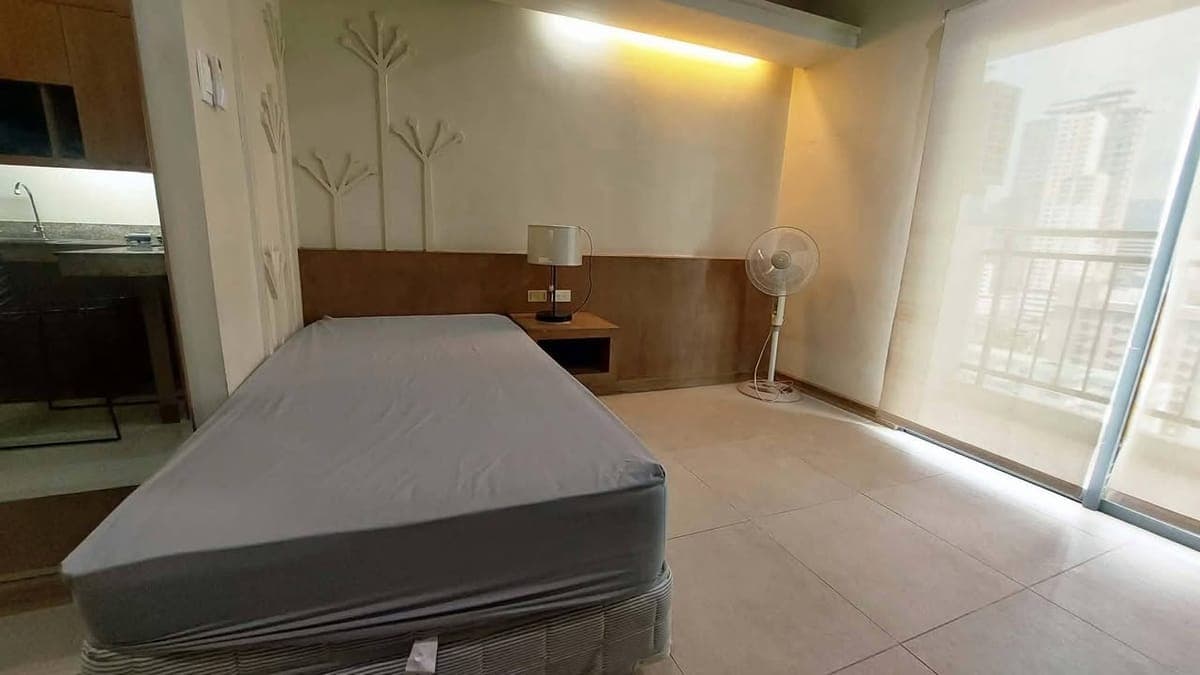 FOR RENT – Fully Furnished Studio Unit With Balcony - photo 3