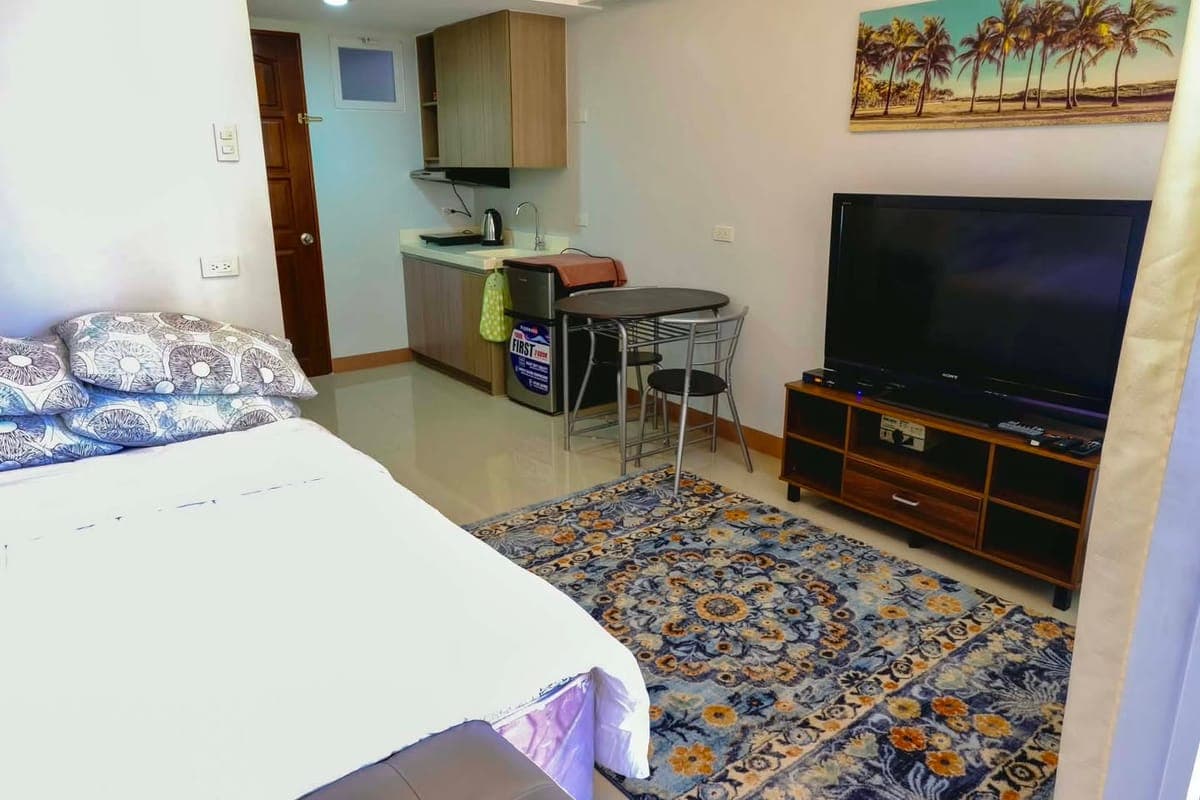 Studio Unit FOR RENT – Fully Furnished & Move-in Ready! - photo 5