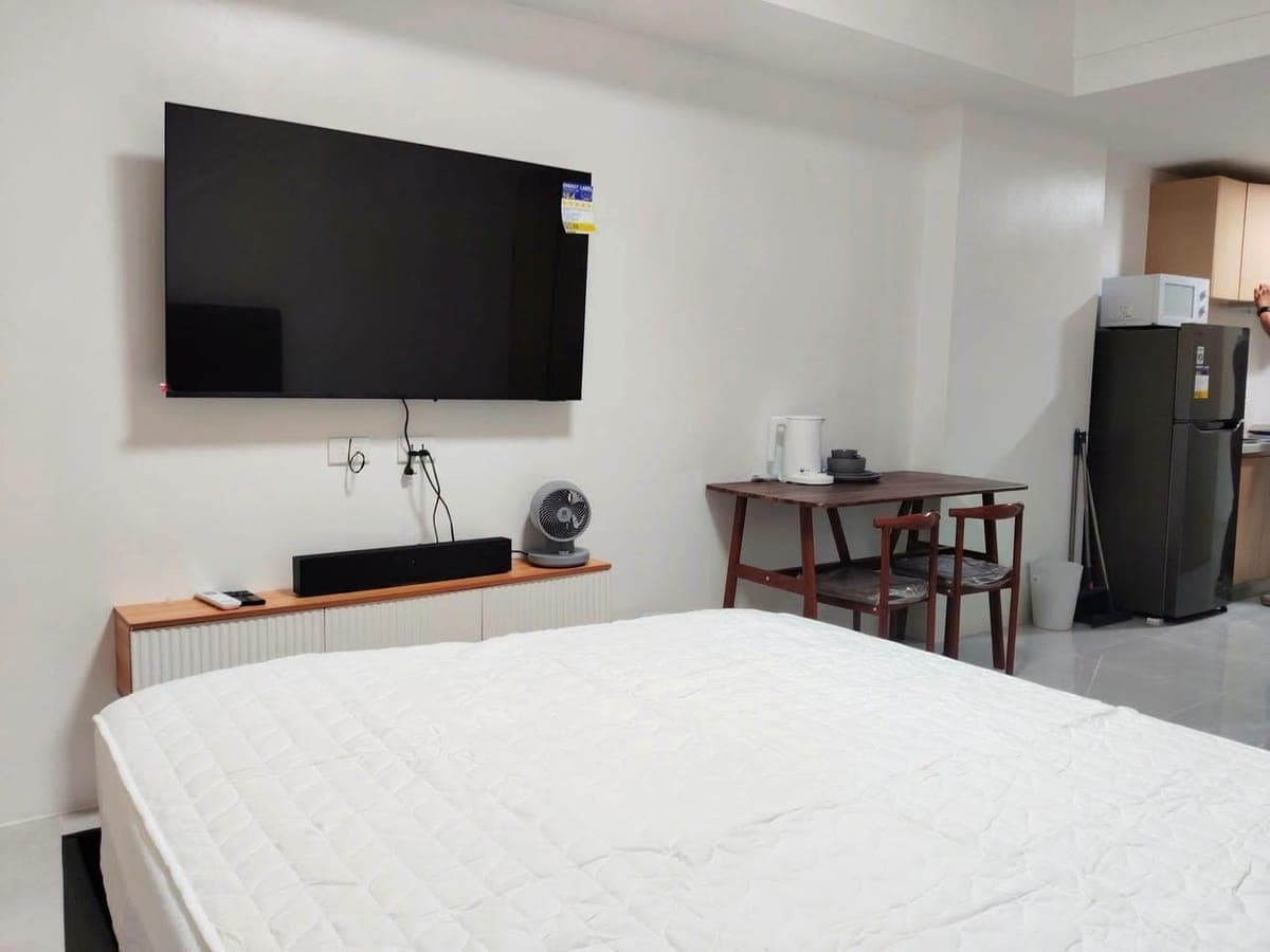 ✨FOR RENT City Clou Condominium Studio with balcony - photo 2