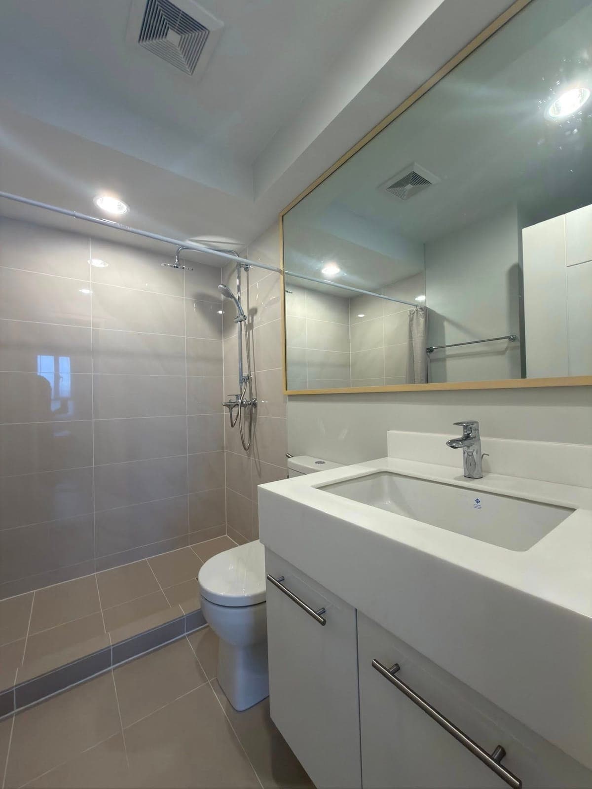 Rockwell 1BR Unit for lease - photo 1