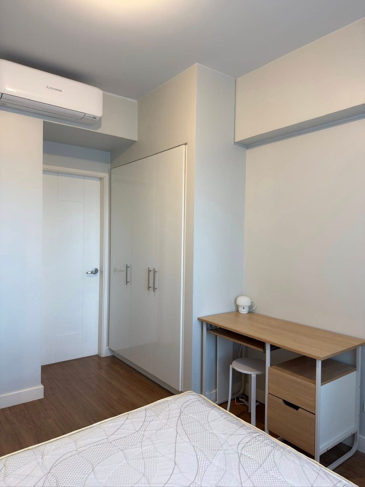 Rockwell 1BR Unit for lease - photo 2