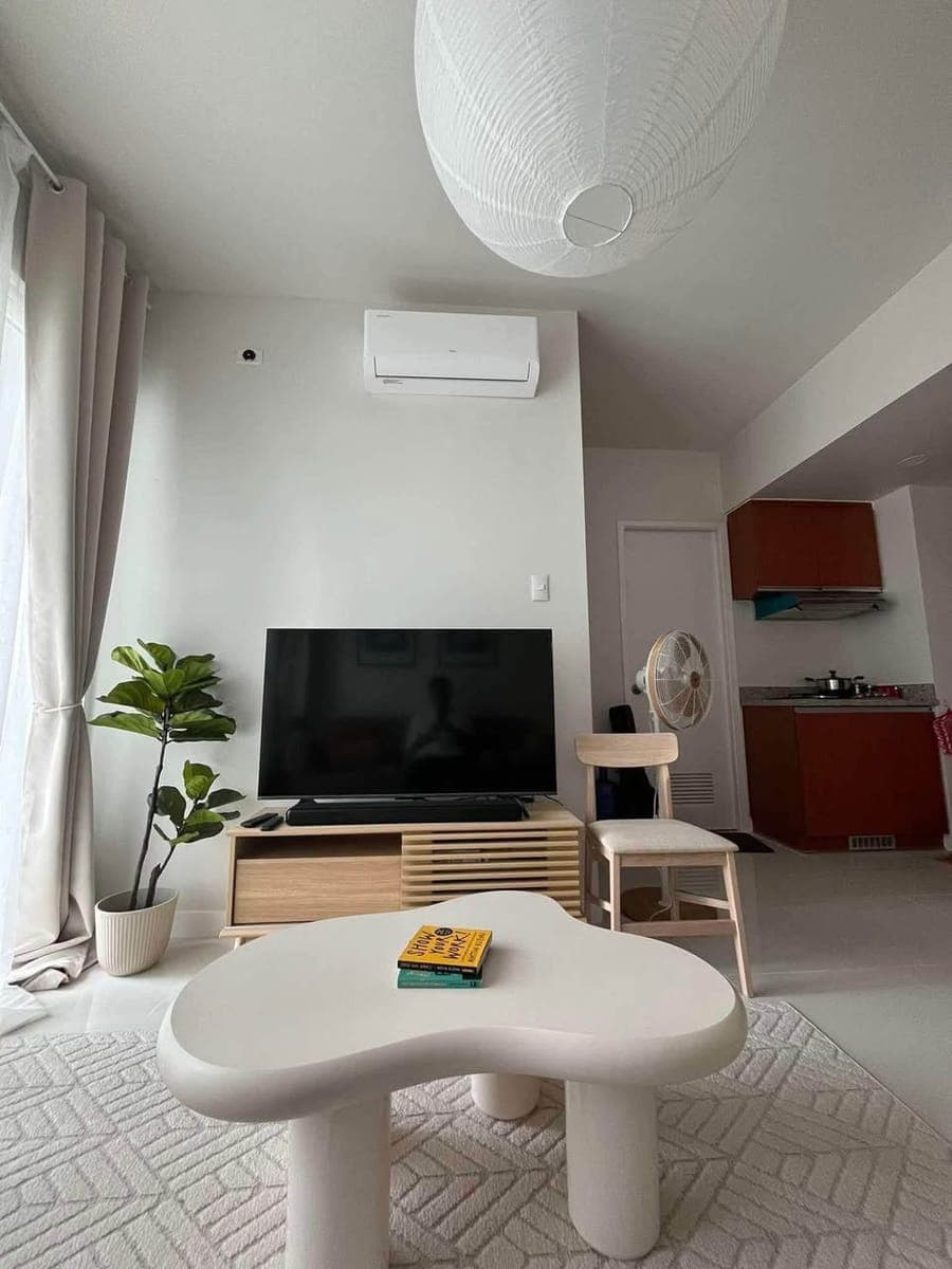 🏢✨ FOR RENT | FULLY FURNISHED 1-BEDROOM CONDO WITH BALCONY - photo 3