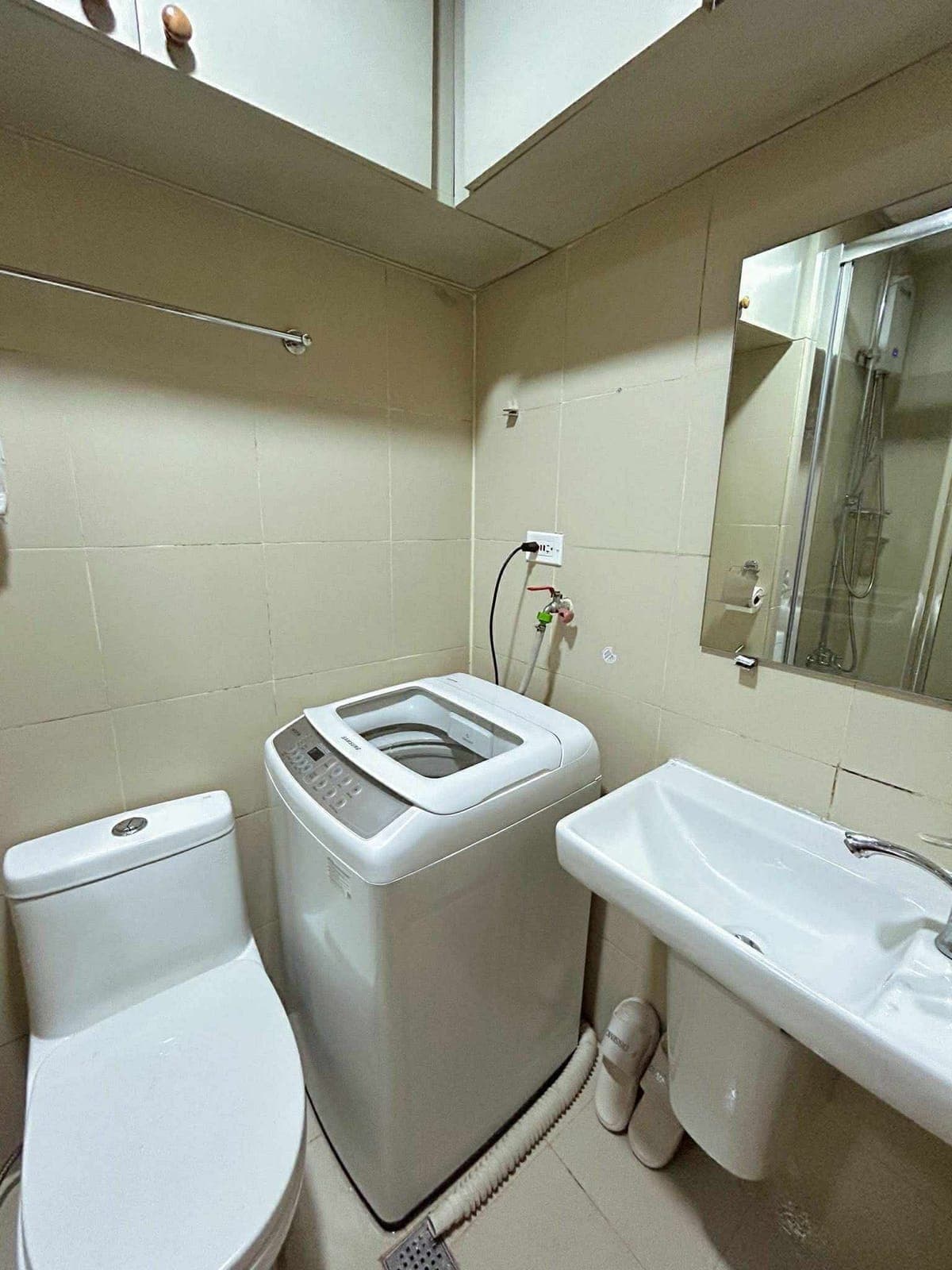 𝑭𝑶𝑹 𝑹𝑬𝑵𝑻: FULLY FURNISHED 1BR with Balcony | SMDC Fame Tower 1 - photo 1