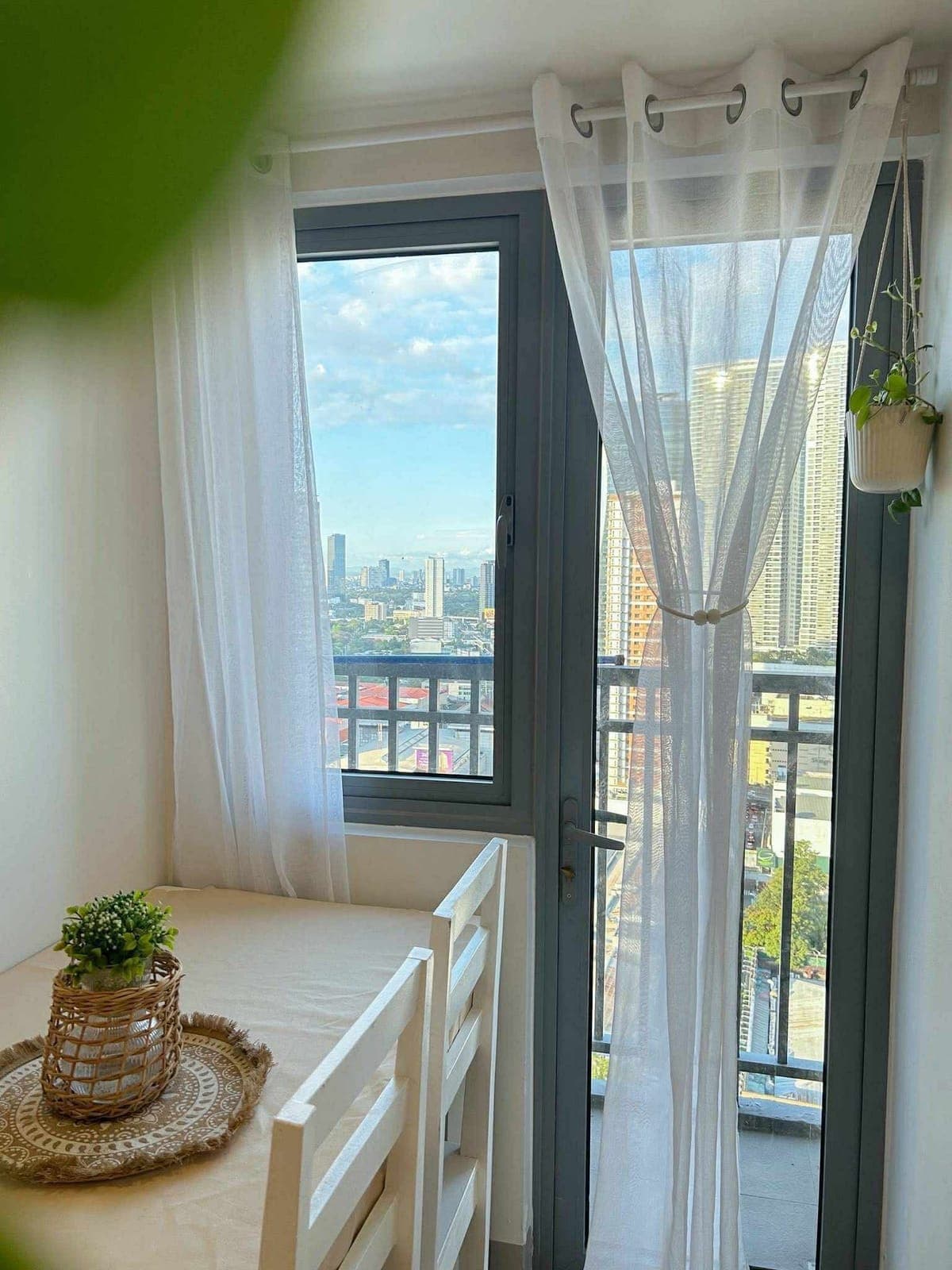 𝑭𝑶𝑹 𝑹𝑬𝑵𝑻: FULLY FURNISHED 1BR with Balcony | SMDC Fame Tower 1 - photo 5