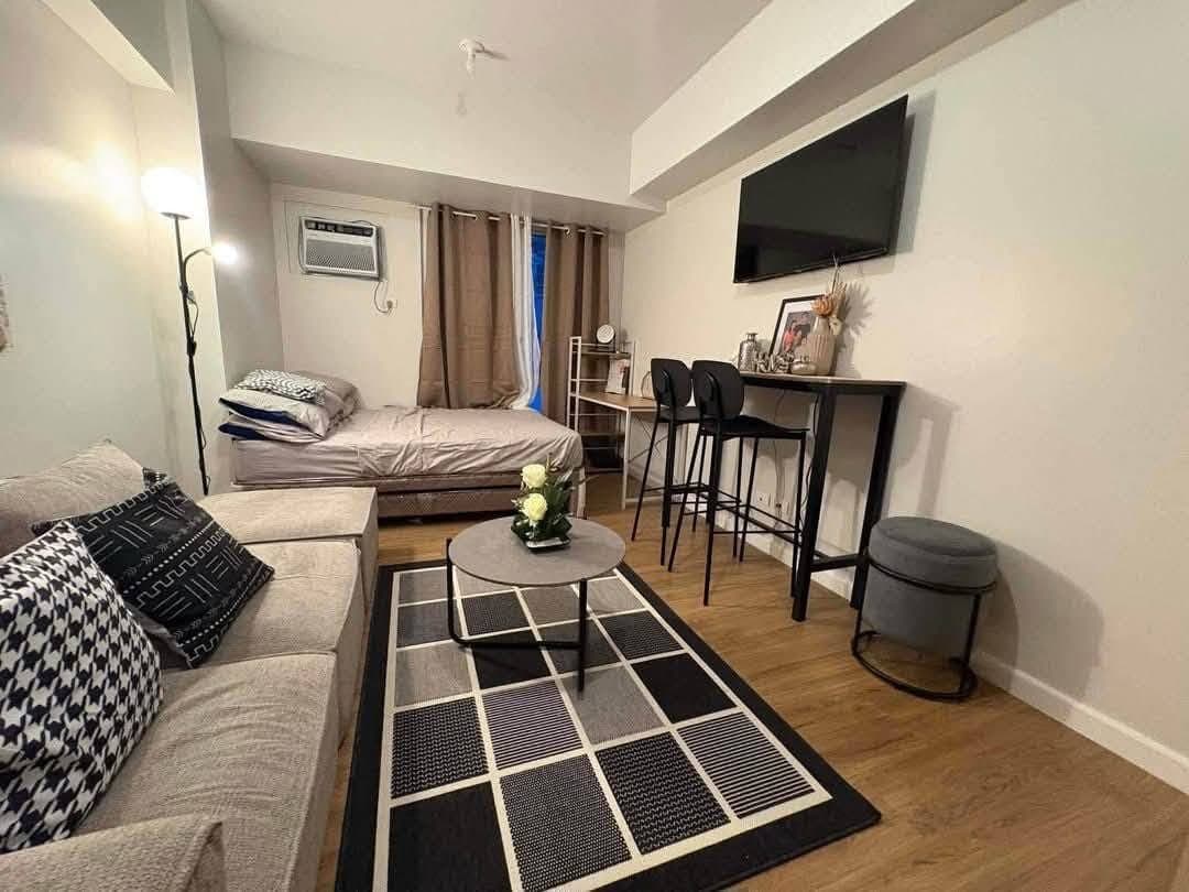 FOR RENT: Fully Furnished Studio Unit at Solinea - photo 1