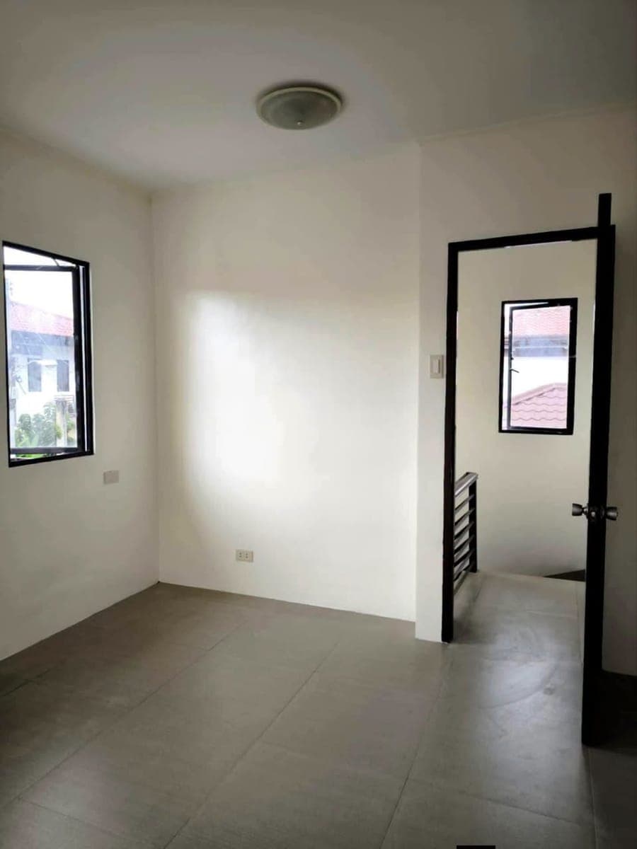 👍FOR RENT GATED HOUSE INSIDE MIDORI PLAINS SUBD IN MINGLANILLA 🎉🎉🎉 - photo 3